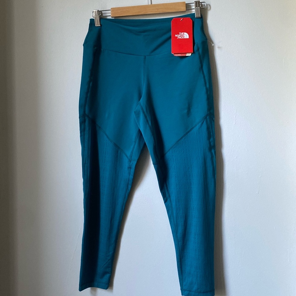 The North Face women’s Dayology training leggings, color Blue Coral, size L